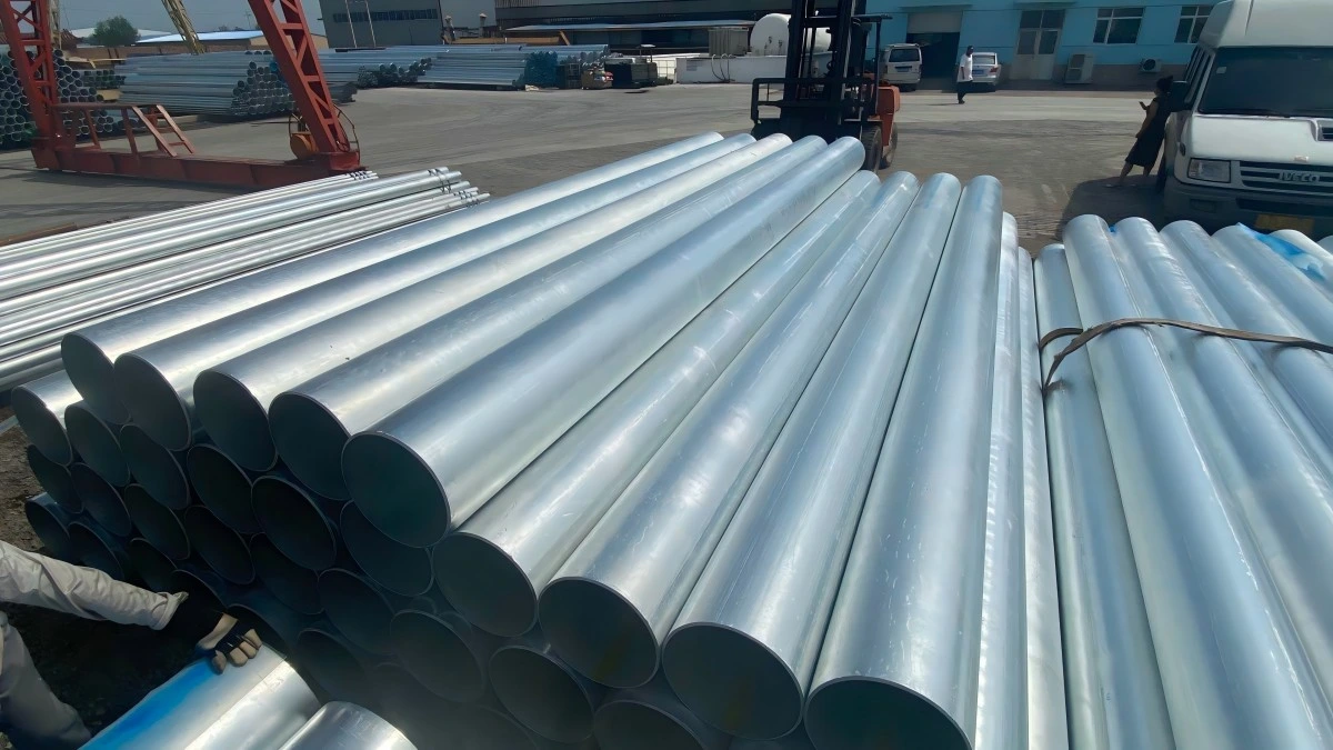 ASTM A106 B derejeli nebit we gaz üçin üznüksiz uglerod polat turbasy